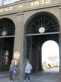 k této slibné bráně