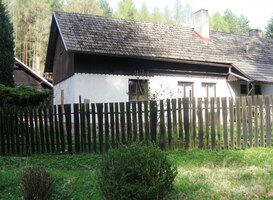 až k hájovně Lopata poblíž stejnojmenné zříceniny hradu