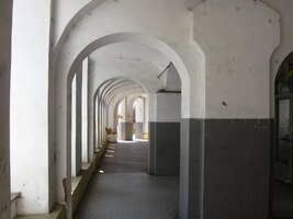 a je tu i pár gotických domů