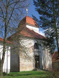 a vyrazili kolem místního kostela