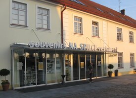 ale naštěstí i pro příchozí ("Na spilce")