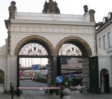 Tudy se vychází do města