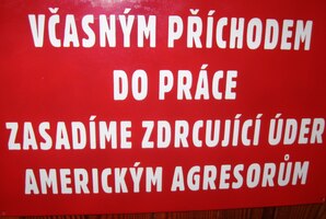 s dobrou klobásou, pivem i smyslem pro humor