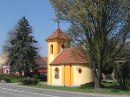 Kaplička ve vsi Bděněves