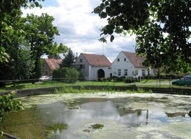 s romantickým návesním rybníčkem