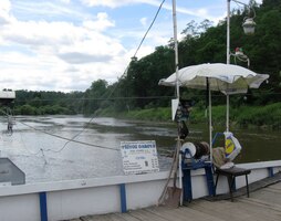 a řeka láká vodáky - hladina už klesla