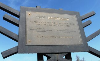 a na mostě přes ní byla tato zajímavá informace