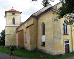 Mají tu dva kostely - dole je sv.Duch ze 14.století