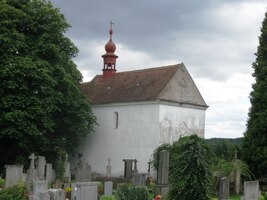 a nahoře sv.Martin, románský z 12.století