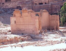 Za ní je uý jen Egyptský palác