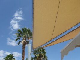 a koukají pánubohu do oken