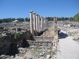 Byly kolem ní chrámy a vedla