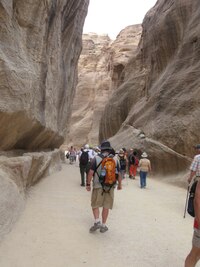 Prohlídka začíná průchodem soutěsky Siq