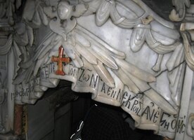 a při cestě k hrobu skloníte hluboko hlavu