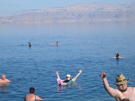Tady není rozdíl mezi neplavci a plavci
