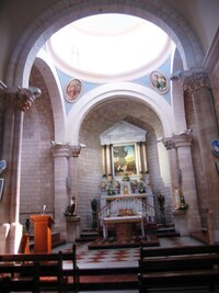 s nenápadným interiérem,