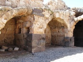 a teprve po roce obležení se vzdali