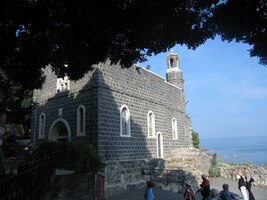 až ke kostelíku nad jezerem