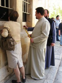 s důstojností křesťanských duchovních