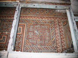 a mozaika původní dlažby z chrámu,