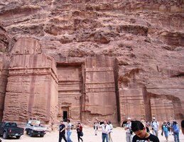 a přehlídka nabatejské tvorby nemá konce