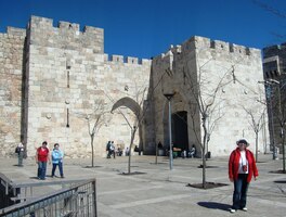 a zvenčí. Odjíždíme!