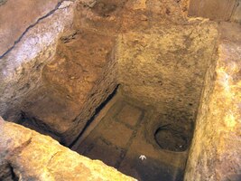 Ale pod jeho základy je dost možná příbytek Svaté rodiny