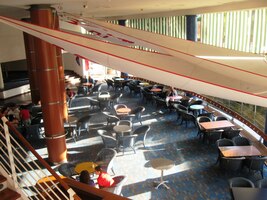 a restauraci pro stovky hostů