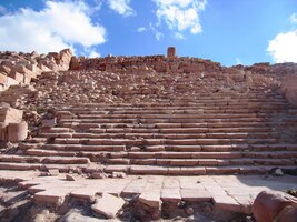 Od římského amfiteátru je to dobrá hodina cesty zpět