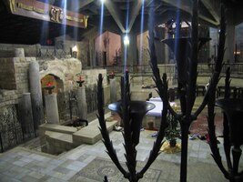 Spodní část vypadá skoro jako krypta