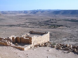 i na nekonečnou poušť v jeho okolí