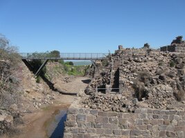 Ale to už stojíme u ruiny hradu