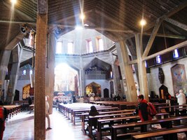 Nahoře je klasický chrám