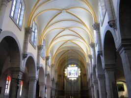 vede do římskokatolického chrámu sv.Kateřiny