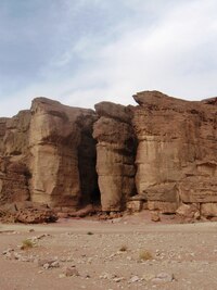 Jméno sochaře ? Pouštní vítr !