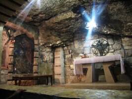 I tento kostel má kryptu s prastarou historií