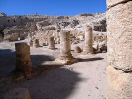 a nechybělo mnoho, aby se stal caesarem