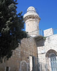 Minaret nad nádvořím kláštera Zesnutí P.Marie