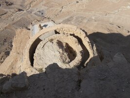 a ukrývá pod sebou bývalý honosný palác