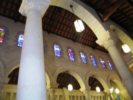 a je jen necelých sto let starý