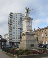 až k tomuto téměř budovatelskému pomníku