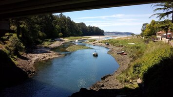 až k pláži Alameda při ústí řeky Lambre