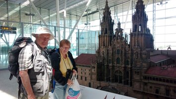 Na letišti se naposledy skláníme před katedrálou