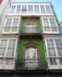 Jsou prosklené a připomínají