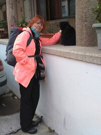 Tady je Eva s kocourem