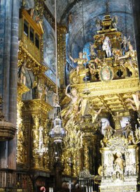 Zlatý oltář je na svém místě,