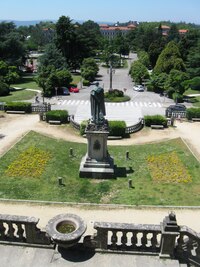 Tam dole je komplex Univerzity Jih