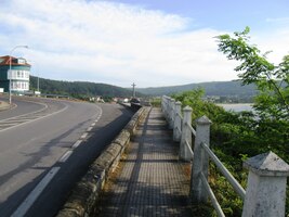 Jdu nakoupit kolem poutního kříže