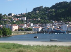 a za lázněmi Cabaňas