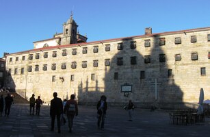 a přes nádvoří Quintana odešli... na kutě